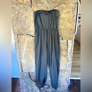 Sleeveless jumpsuit!! 💣💣